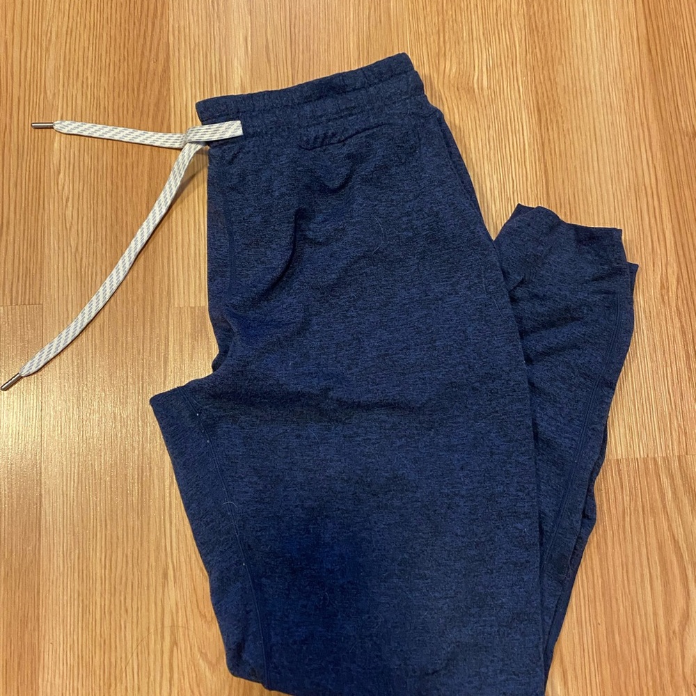 Vuori jogger women’s dream knit color midnight heather